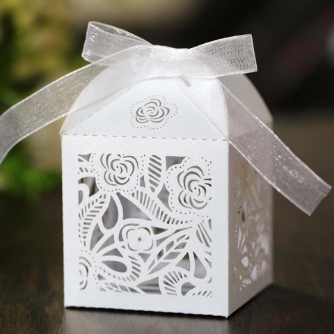 Lasergeschnittene Rosenblumen-Hohlzuckerschachtel Mit Schleife Für Hochzeit Valentinstag Partygeschenk Perlglanz-Papier-Geschenkbox