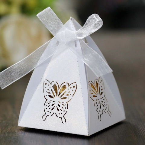 Laserschnitt Schmetterling Gastgeschenkbox Hochzeit Süßigkeiten Geschenkbox Mit Band Pyramidenform Ausgehöhlte Papierbox Party