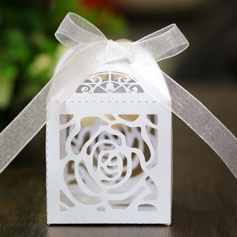 Laser Cut Rose Hollow Candy Box With Satin Ribbon Bow For Wedding Valentine Day Party Favor Gift Packaging Box