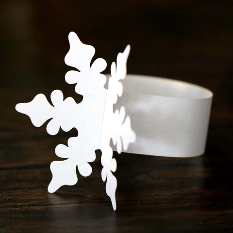 Snowflake Napkin Rings Laser Cut Pearl Paper Napkin Buckle Christmas Wedding Banquet Party Dining Table Decoration Accessories