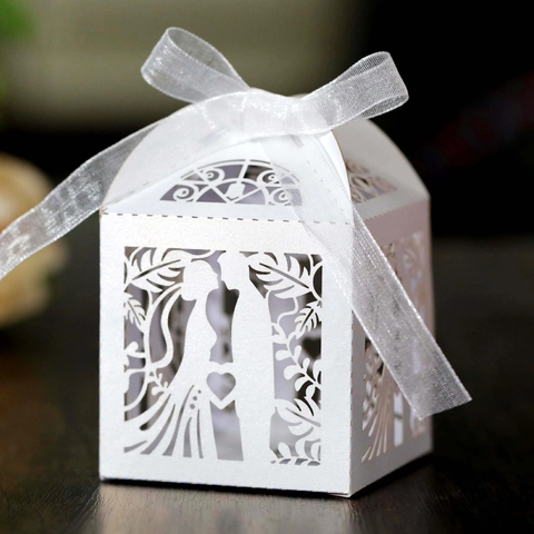 Laser Cut Wedding Favor Boxes Romantic Bride Groom Heart Paper Candy Gift Boxes For Valentine's Day Party Decoration