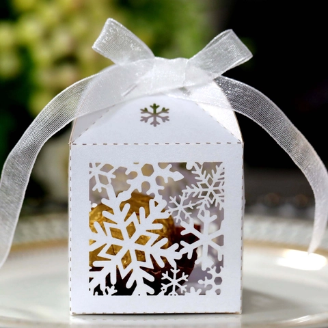 Schneeflocke Hohl Süßigkeitenschachteln Lasergeschnitten Papier Geschenkbox Mit Band Für Hochzeit Weihnachten Party Deko