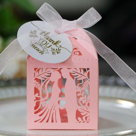 Scatole di Caramelle per Matrimonio Intagliate al Laser Silhouette di Coppia a Cuore Carta Perlata Con Nastro per San Valentino