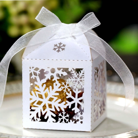 Schneeflocke Hohl Süßigkeitenschachteln Lasergeschnitten Papier Geschenkbox Mit Band Für Hochzeit Weihnachten Party Deko