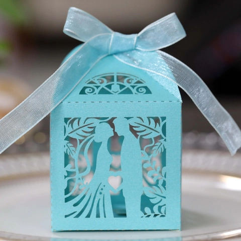 Laser Cut Wedding Favor Boxes Romantic Bride Groom Heart Paper Candy Gift Boxes For Valentine's Day Party Decoration