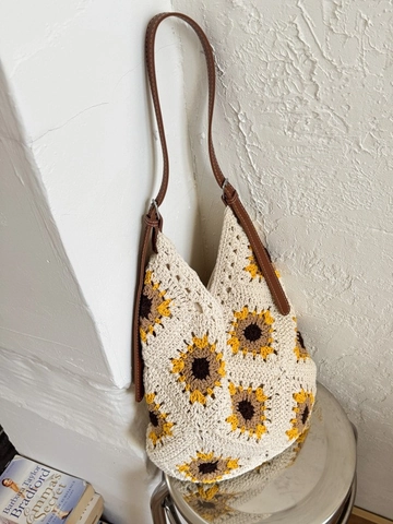 Handmade Sunflower Crochet Tote Bag Bohemian Knitted Crossbody Bag For Women Vintage Floral Shoulder Bag With Leather Strap