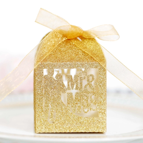 Διάτρητο Κουτί Γλυκών Γάμου με Χρυσόσκονη Mr Mrs Λέιζερ Κοπή Ευρωπαϊκό Στυλ Κορδέλα Συσκευασία Σοκολάτας για την Ημέρα του Αγίου Βαλεντίνου