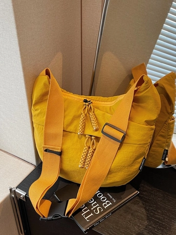 Damen Casual Plissee Nylon Umhängetasche Große Kapazität Einfarbig Dumpling Tasche Verstellbare Schulter Messenger Bag