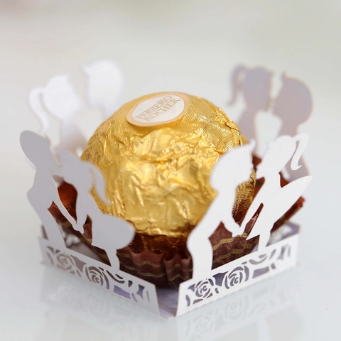 Laser Cut Paper Chocolate Wrapper Heart Couple Silhouette Hollow Decorative Lace For Wedding Valentine Party Decor