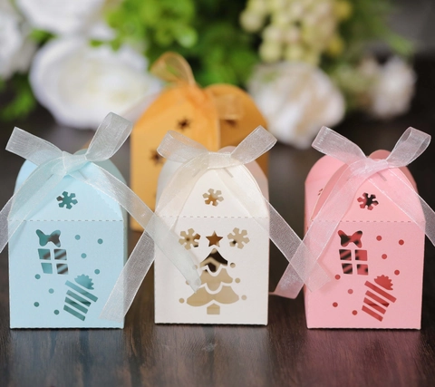 Christmas Tree Laser Cut Hollow Out Gift Box With Ribbon Snowflake Pattern Wedding Party Favor Box Candy Packaging Favor Box
