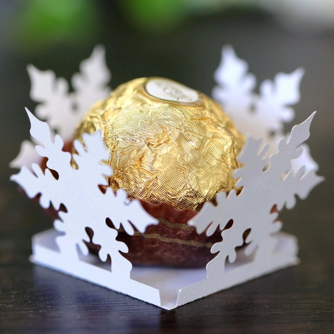 Laser Geschnitten Schneeflocke Hohl Schokoladen Manschetten Perlmutt Papier Süßigkeit Box Deko Für Weihnachten Hochzeit Party Bedarf