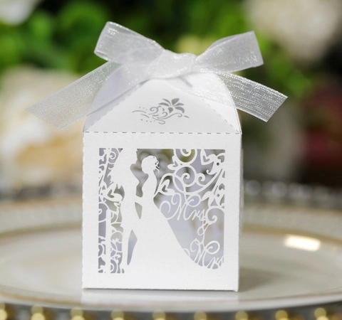 Lasergeschnittene Hochzeit Süßigkeiten Boxen Hohle Mr & Mrs Silhouette Perle Papier Favor Boxen Schleife Geschenkverpackung
