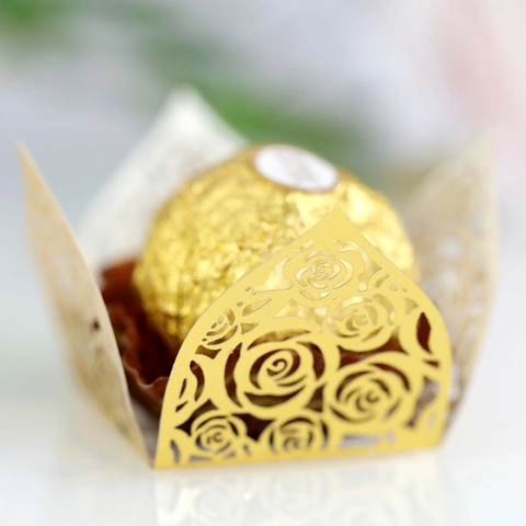 Lasergeschnitten Rose Muster Schokoladenverpackung Perlmutt Karton Hohl Dessert Dekoration Für Hochzeit Party Bankett Feier