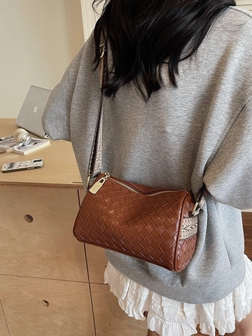 Sac Bandoulière Polochon en Cuir PU Tissé pour Femme Large Sangle Jacquard Vintage Sac à Épaule Unique Design de Niche Sac à Main