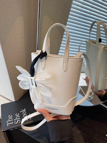 Borsa a Secchiello da Donna in Pelle PU Con Grande Pendaglio Floreale in Tessuto Piccola Borsa a Tracolla di Alta Qualità