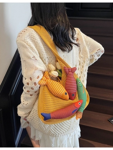 Sac Cabas en Maille Crochet Fait Main pour Femmes Avec Pendentifs de Poissons en Peluche 3D Mignons Grande Capacité Sac à Épaule en Paille Tissé
