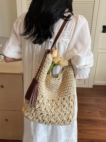 Handmade Straw Woven Shoulder Bag Large Capacity Vintage Bohemian Beach Tote Bag With Tassel Decor Summer Travel Women Purse