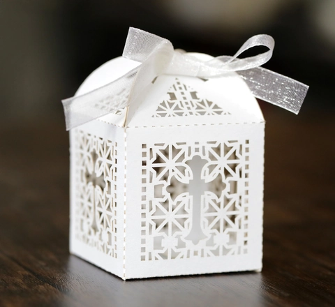 White Laser Cut Hollow Cross Paper Candy Box European Gift Boxes For Wedding Party Baptism Decoration Favor Box Ribbon