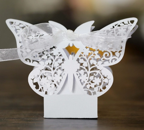 Butterfly Laser Cut Candy Box Pearl Paper Hollow Favor Gift Box With Ribbon For Wedding Party Celebration Decorations