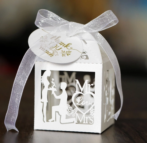 Scatole Bomboniere Matrimonio Tagliate al Laser con Silhouette di Proposta Nastro di Raso e Cartellini Thank You Scatole Regalo