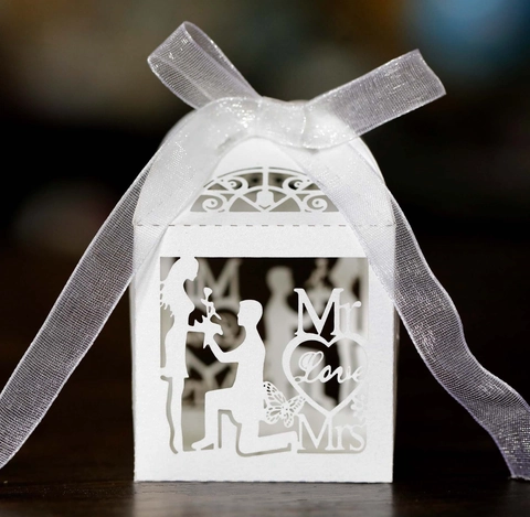 Laser Cut Wedding Favor Boxes Mr Mrs Love Paper Candy Boxes With Ribbon Proposal Silhouette Gift Packaging Engagement Boxes