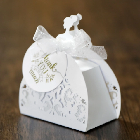 Lasergeschnittene Hohle Hochzeitsbevorzugungs Süßigkeitenboxen Mädchen Silhouette Spitze Perlenpapier Geschenkbox Mit Band Für Party Schokoladenverpackung