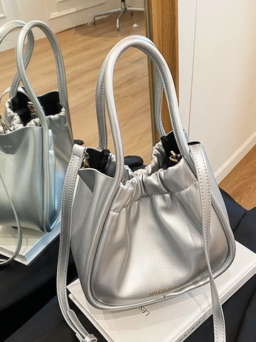 Borsa a Secchiello da Donna in Pelle PU Pieghettata Borsa a Mano a Forma di Nuvola Borsa a Tracolla Versatile Con Tracolla Regolabile