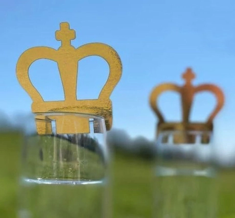 Segnaposto in Carta Tagliata al Laser Corona Oro Riflettente per Tavolo da Matrimonio Festa Bicchiere Decorativo