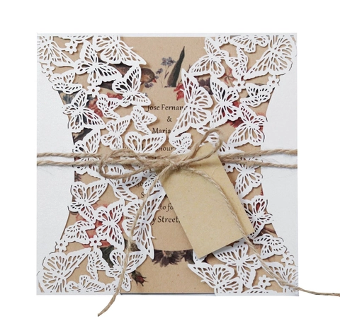 Invitations de Mariage Papillon Découpées au Laser Carte Intérieure Florale en Papier Kraft Avec Corde de Chanvre Étiquette Papier Perlé