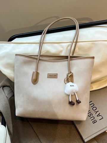 Bolso de Mano de Cuero PU Retro de Gran Capacidad para Mujer Verano Nuevo Bolso de Hombro de Bloques de Color Bolso de Viaje Casual Simple Con Colgante de Felpa