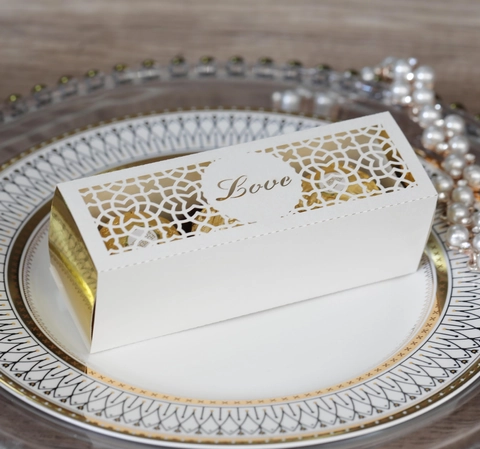 Laser Hollow Love Wedding Candy Box Heart Shaped Hollow Design Pearl Paper Gift Box For Chocolate Party Favor Wedding Decoration
