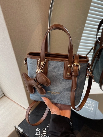 Bolso de Cubo de Cuero PU Vintage para Mujer Color de Contraste Patchwork Bolso de Hombro Pequeño Tote Con Decoración de Colgante de Cachorro