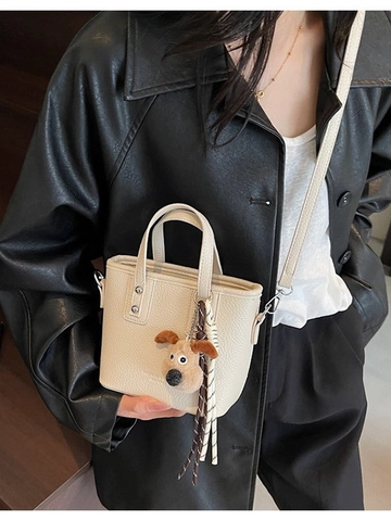 Sac Seau en Cuir PU Style Coréen pour Femmes Motif Lychee Sac Bandoulière Décontracté avec Pendentif Chien en Peluche