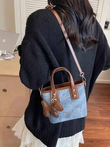 Bolso de Cubo de Cuero PU Vintage para Mujer Color de Contraste Patchwork Bolso de Hombro Pequeño Tote Con Decoración de Colgante de Cachorro