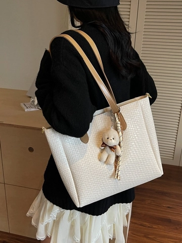 Sac Fourre-tout à la Mode en Cuir PU Tissé de Grande Capacité pour Femmes Sac à Épaule Tendance avec Joli Pendentif Ours en Peluche