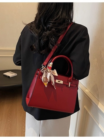 Sac à Main Femme Grande Capacité Mode en Cuir PU Mariage Rouge Sac Bandoulière Avec Foulard en Soie Décoratif et Serrure en Métal
