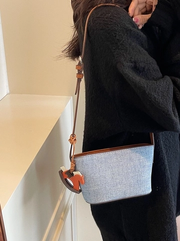 Borsa a Secchiello in Pelle PU Vintage da Donna Colore a Contrasto Patchwork Borsa a Mano con Ciondolo a Cavallo Tracolla Retrò