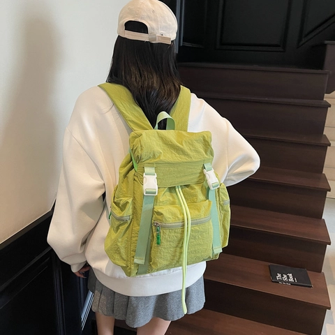 Mochila Casual de Nailon Impermeable y Ligera para Hombre Mujer Mochila de Viaje al Aire Libre Moderna Con Hebilla de Cordón Multibolsillos