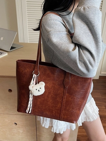Large Capacity PU Leather Tote Bag Minimalist Vintage Style Shoulder Bag With Plush Bear Pendant Commuting Office Bag