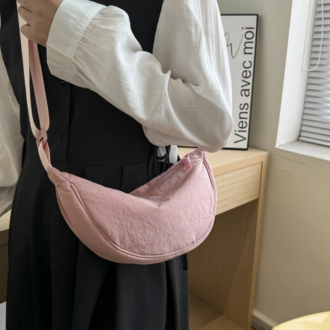 Sac à Bandoulière en Nylon Minimaliste pour Femmes Design Hobo Léger avec Grande Capacité et Sangle Réglable pour Usage Quotidien