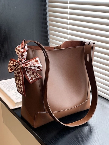 Borsa a Secchiello Minimalista da Donna in Pelle PU Tote Bag di Grande Capacità Con Decoro a Sciarpa di Seta a Spalla Moda Pendolare