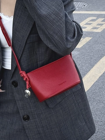 Sac Seau en Cuir PU Minimaliste pour Femmes Petit Sac Bandoulière Grain de Litchi Simple avec Pendentif de Mode