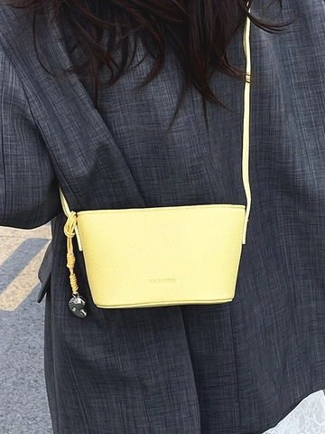 Sac Seau en Cuir PU Minimaliste pour Femmes Petit Sac Bandoulière Grain de Litchi Simple avec Pendentif de Mode
