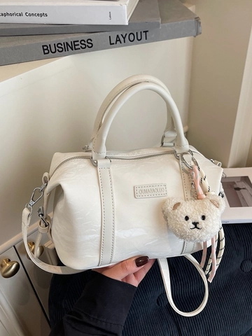 Sac Boston en Cuir PU Plissé pour Femmes Mode Couleur Unie Sac Bandoulière Avec Pendentif Ours Grande Capacité Sac à Main