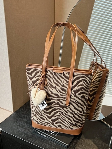 Women Retro Plaid Woolen Bucket Bag Contrast Color Large Capacity Tote Bag With Plush Heart Pendant Casual Crossbody Handbag