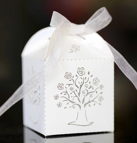 Laser Cut Rose Tree Favor Boxes For Valentine's Day Wedding Party European Style Hollow Gift Candy Chocolate Paper Box With Ribbon