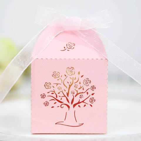 Scatola di Caramelle Europea Traforata Albero di Rose Taglio Laser Carta Perlata Scatola Regalo Con Fiocco Per Matrimonio