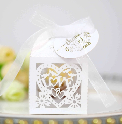 European Laser Cut Heart Love Wedding Candy Box With Ribbon And Thank You Tag Pearlescent Paper Party Favor Gift Box