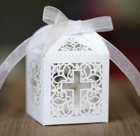 Laser Cut Hollow Cross Favor Box European Style Paper Candy Boxes With Ribbon For Wedding Baptism Party Religious Event