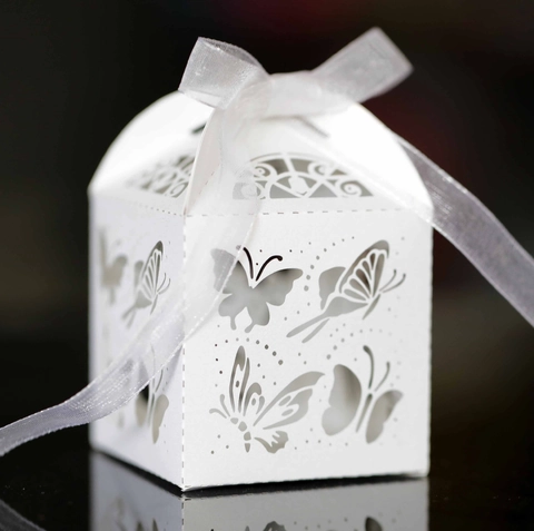 Laser Cut Butterfly Wedding Candy Box Elegant Paper Gift Box With Ribbon For Party Favor Bridal Shower Chocolate Packaging